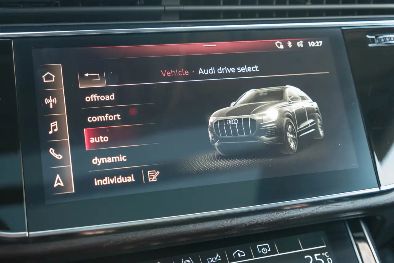 Audi Q8 снимка Audi Q8