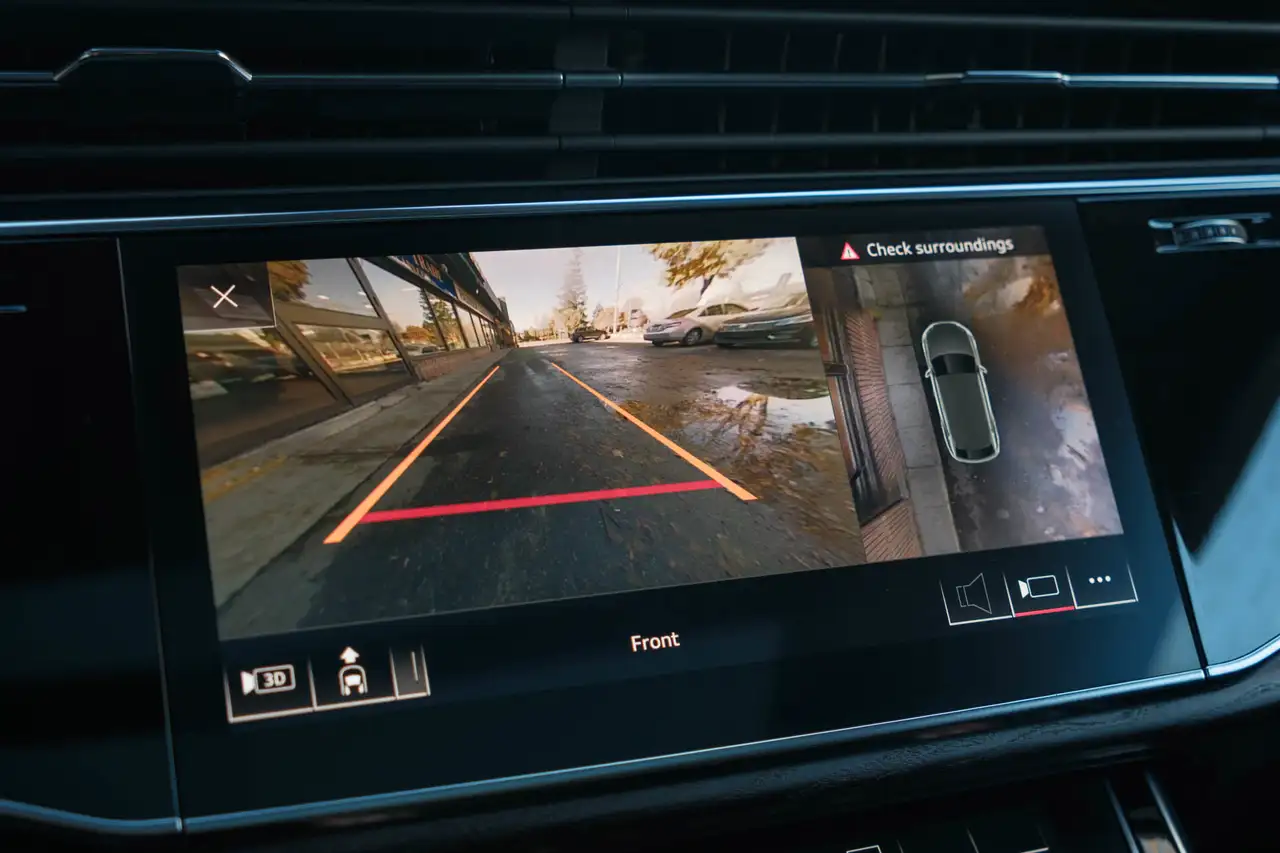 Audi Q8 снимка Audi Q8