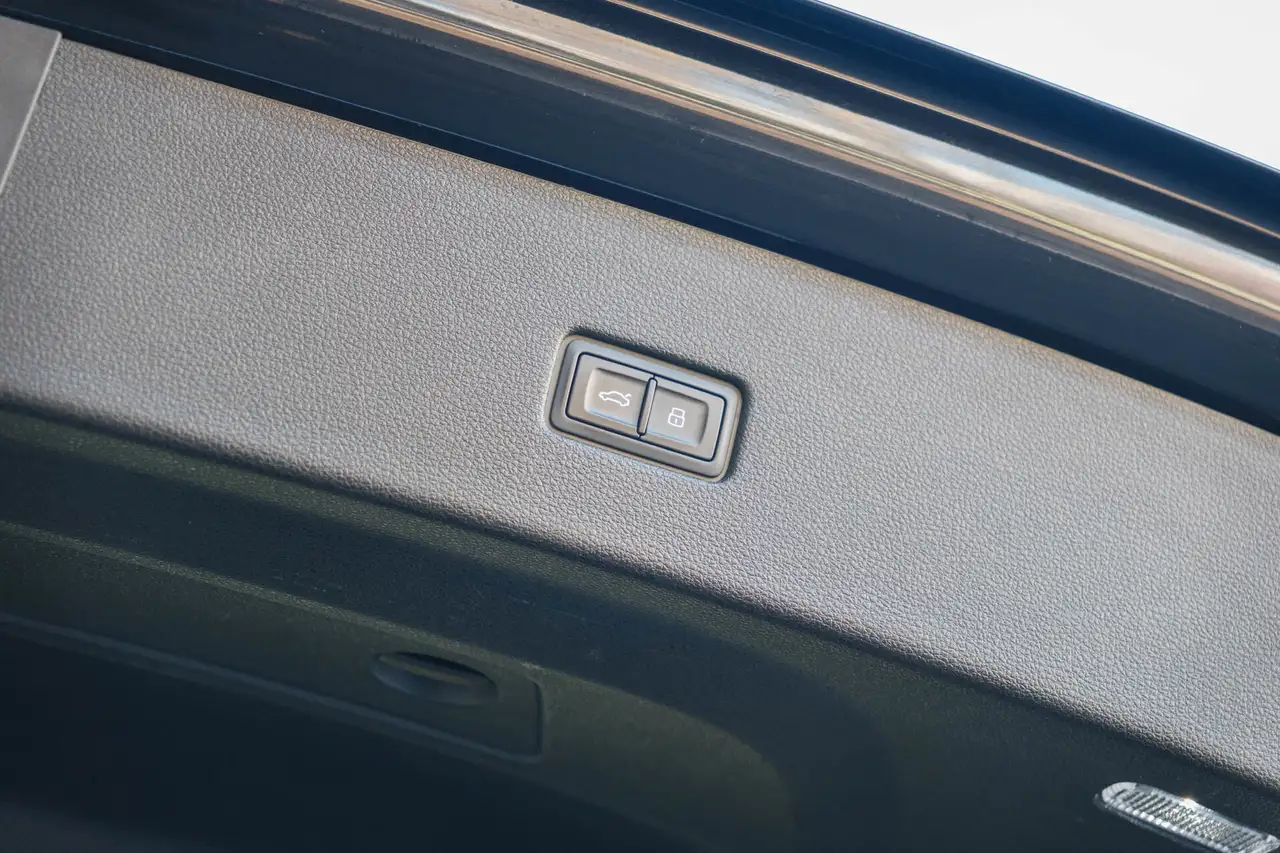 Audi Q8 снимка Audi Q8