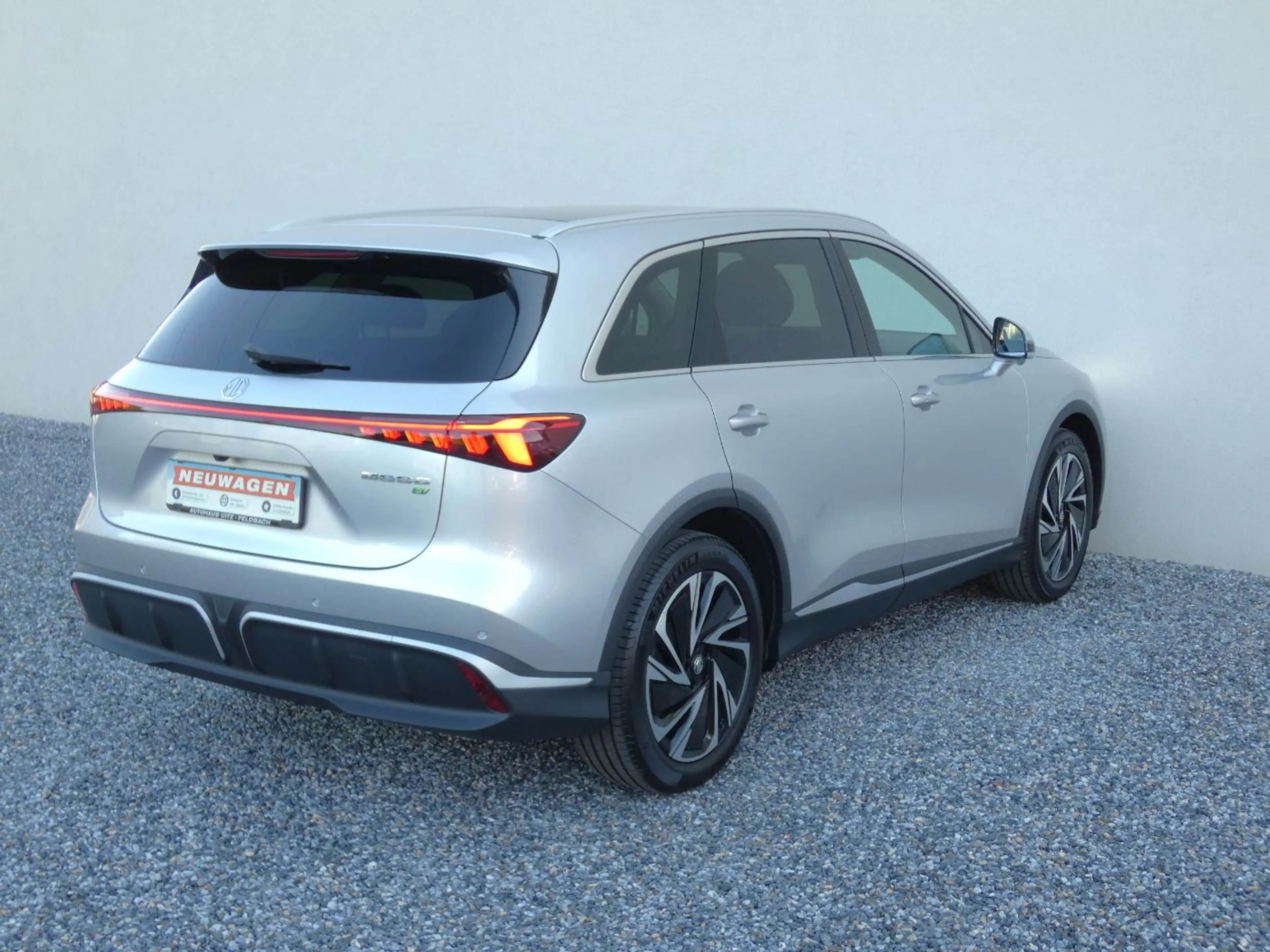 MG MGS6 EV Luxury 2WD +360°+HUD+LED+20Zoll+LRH — photo 6