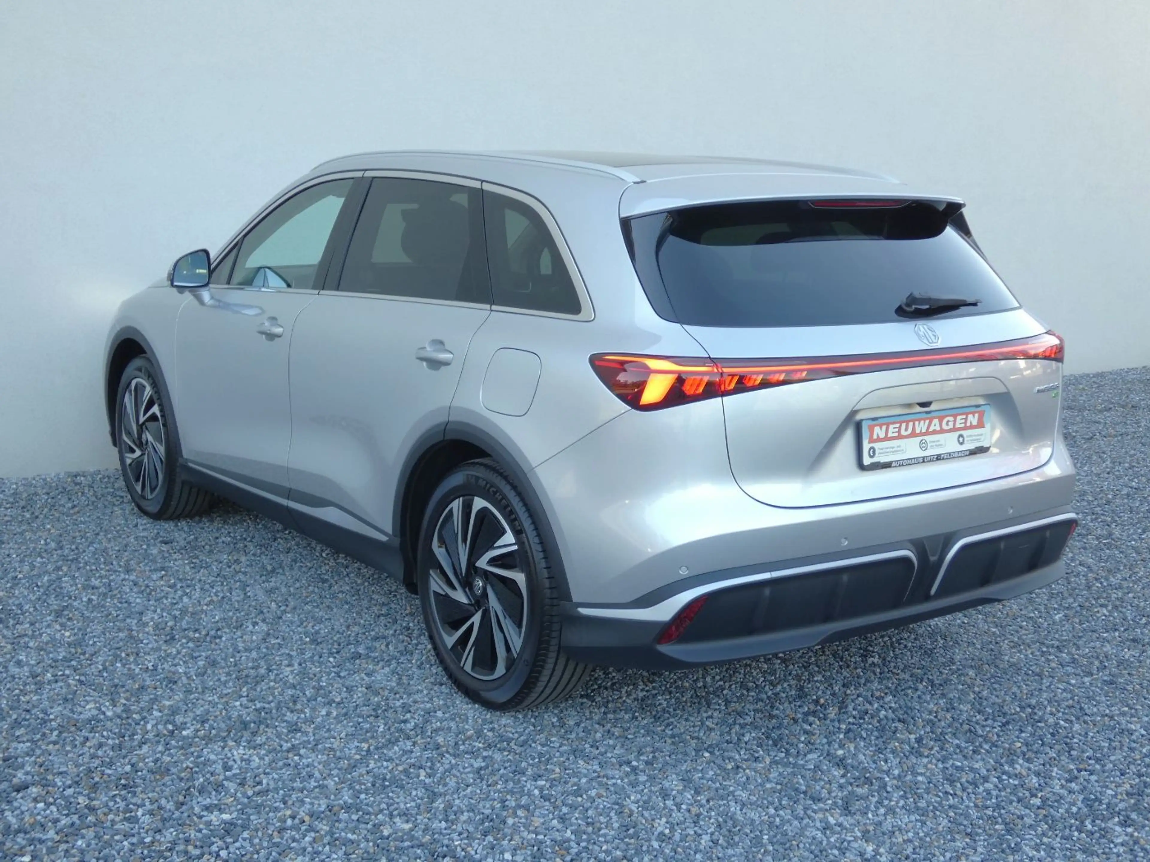 MG MGS6 EV Luxury 2WD +360°+HUD+LED+20Zoll+LRH — photo 8