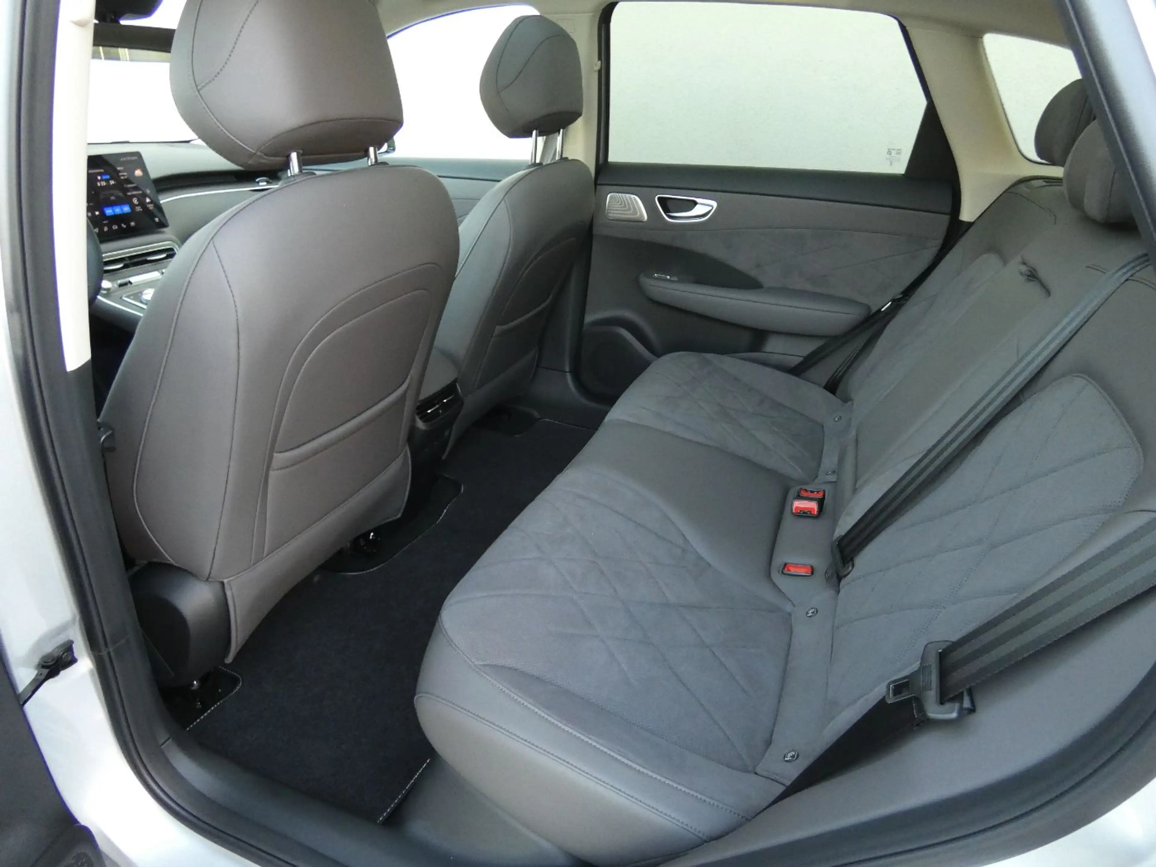 MG MGS6 EV Luxury 2WD +360°+HUD+LED+20Zoll+LRH — photo 13