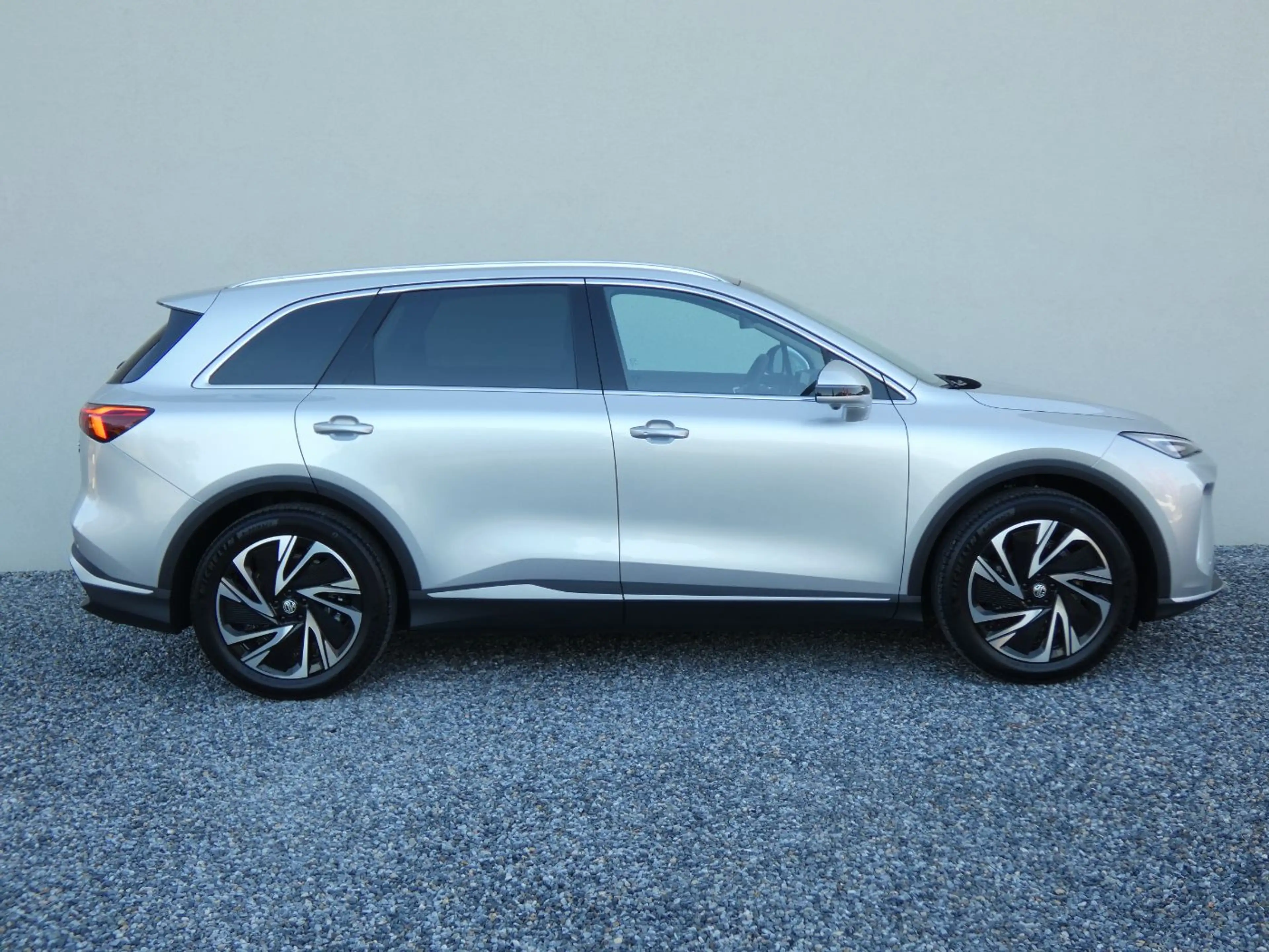 MG MGS6 EV Luxury 2WD +360°+HUD+LED+20Zoll+LRH — photo 5