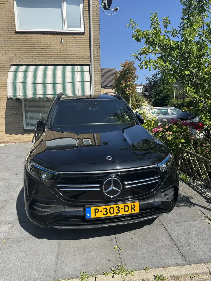 Mercedes-Benz EQB 300 4M. AMG Line 7p. Zwart - 2