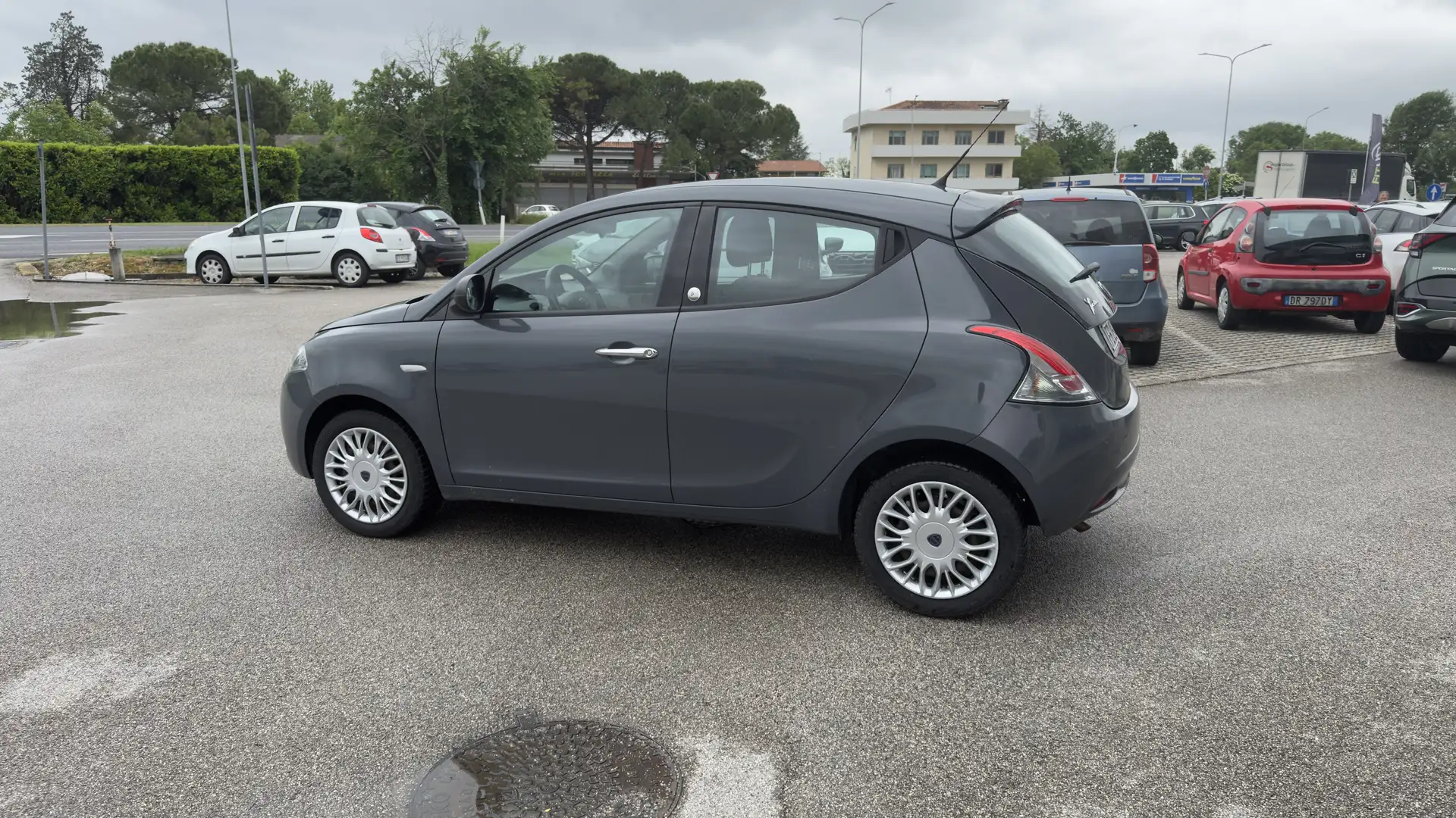 Lancia Ypsilon Ypsilon 1.2 Silver ecochic Gpl 69cv ! ok neopat. ! Gris - 2