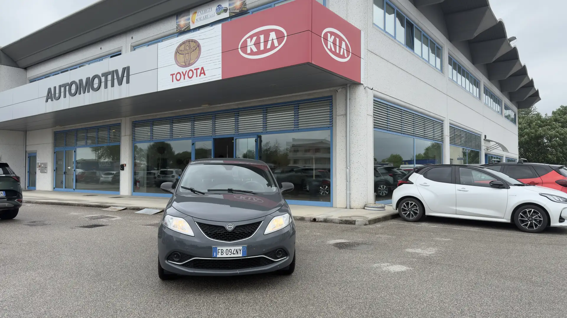 Lancia Ypsilon Ypsilon 1.2 Silver ecochic Gpl 69cv ! ok neopat. ! Gris - 1