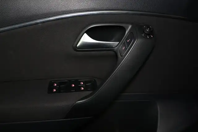 Volkswagen Polo view 12