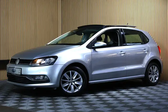 Volkswagen Polo view 2