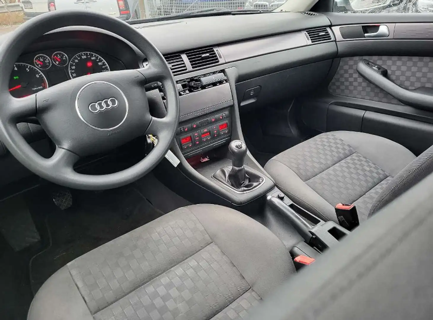 Audi A6 2.4 quattro Vollausstattung Standheizung/Lüftung Silber - 2