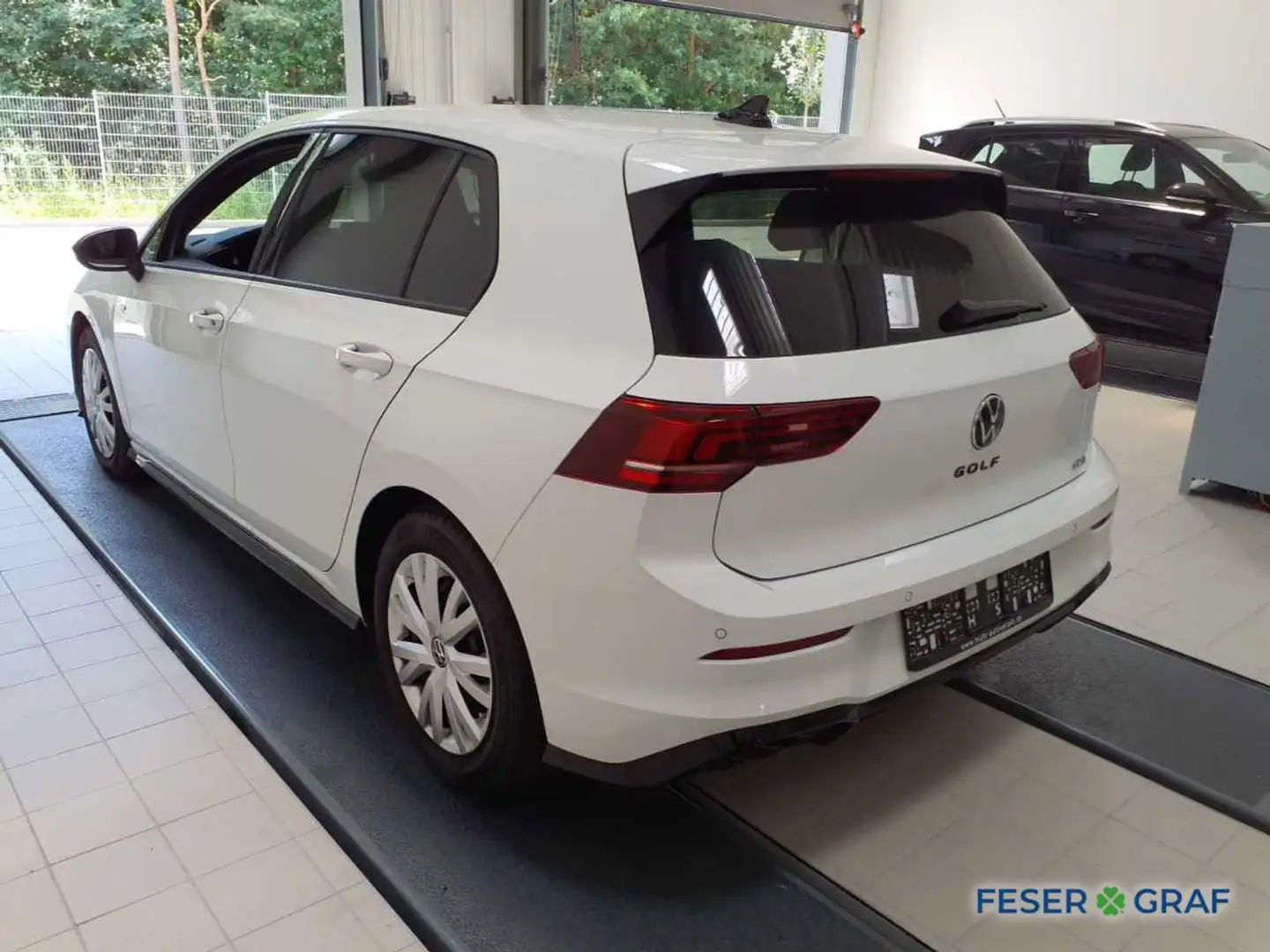 Volkswagen Golf VIII R-Line 1.5 eTSI DSG 150PS Weiß - 2