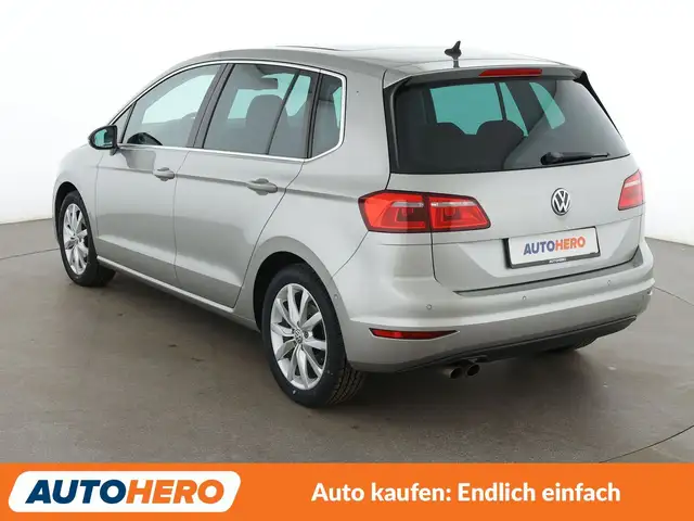 Volkswagen Golf view 4