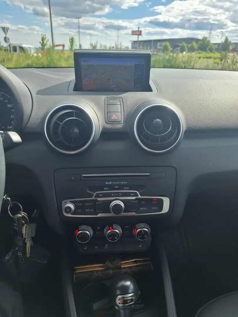 Audi A1 A1 1.4 TDI (ultra) S tronic Schwarz - 2
