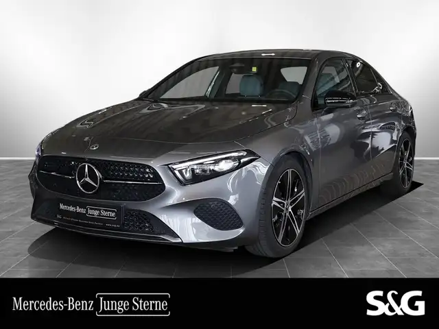 Mercedes-Benz A 200 Lim NIGHT+TOTWINKEL+360°+MULTIBEAM+18"