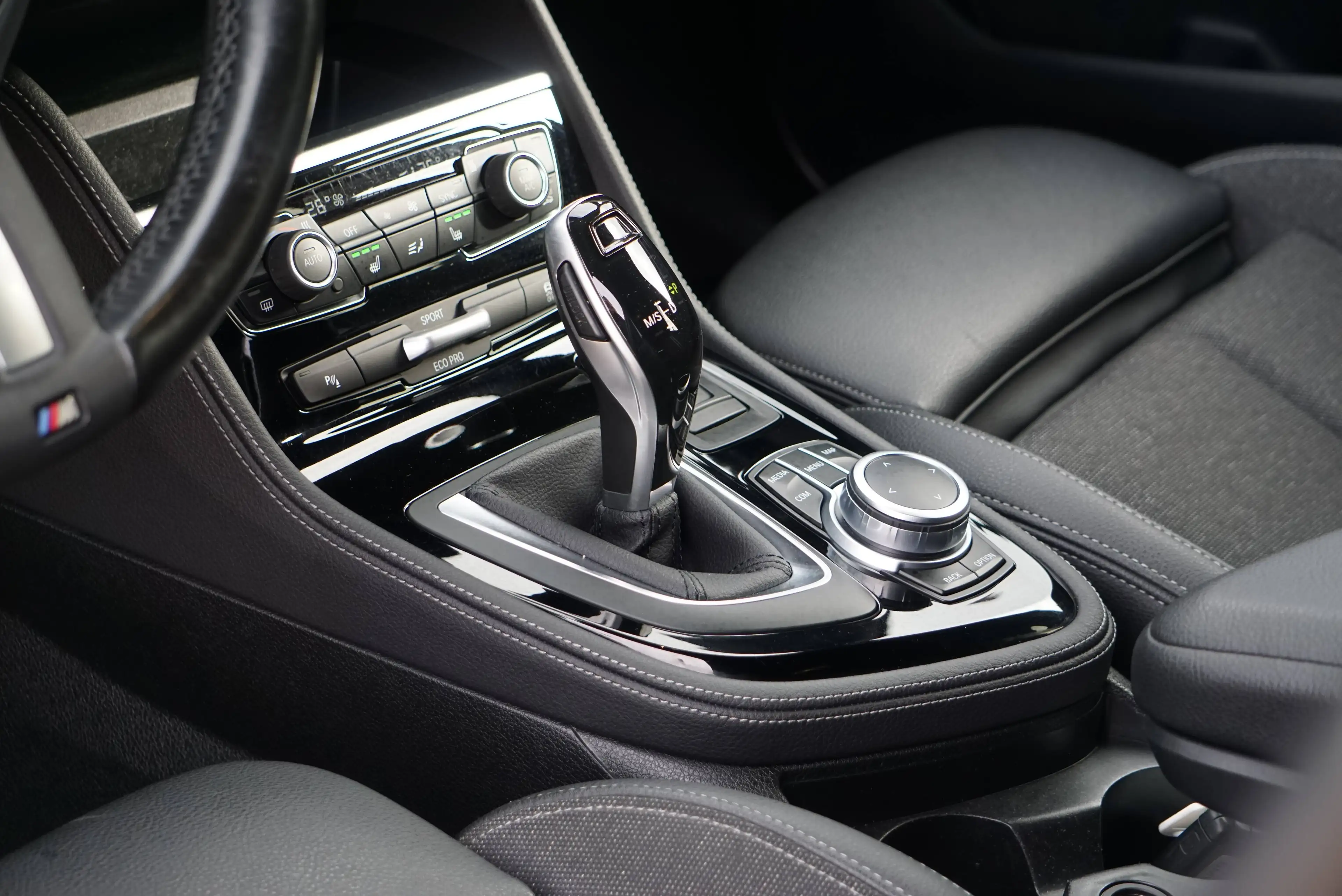 BMW 218 i Gran Tourer PACK M AUTO 7 PLACES CLIMTRONIC PDC CARNET — photo 9