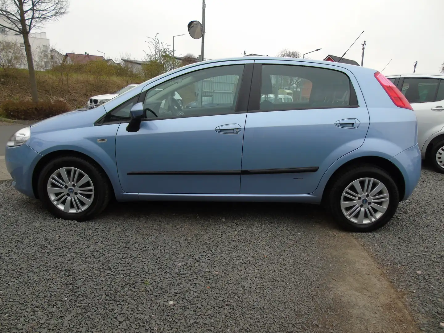 Fiat Punto GRANDE 1.4 16V*2 HD*HU NEU*INSPEKTION NEU*GARANTIE Bleu - 1