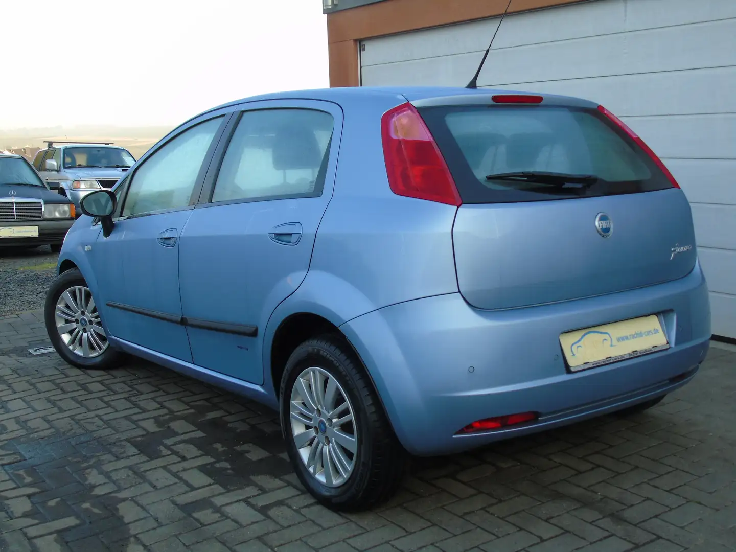 Fiat Punto GRANDE 1.4 16V*2 HD*HU NEU!*KLIMA*ALUFELGEN ... Bleu - 2