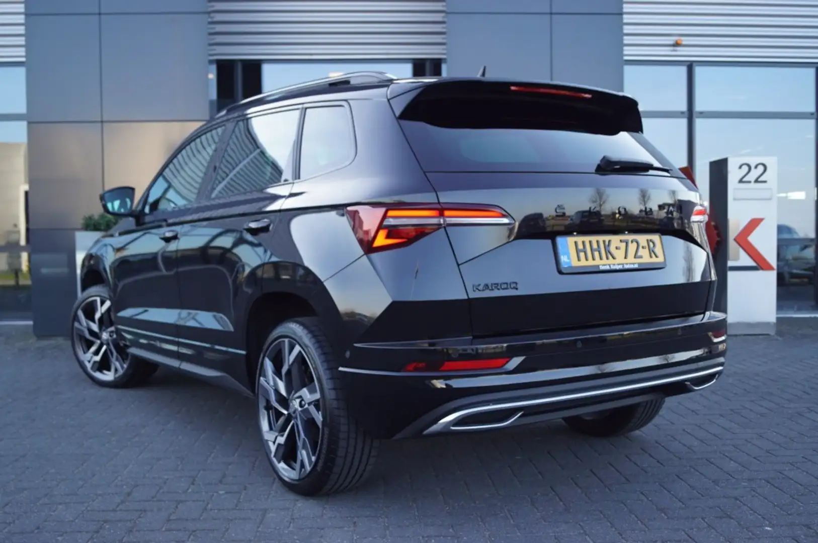 Skoda Karoq 1.5 TSI DSG Sportline/ Panodak/ Navi/19 LM /Camera Zwart - 2