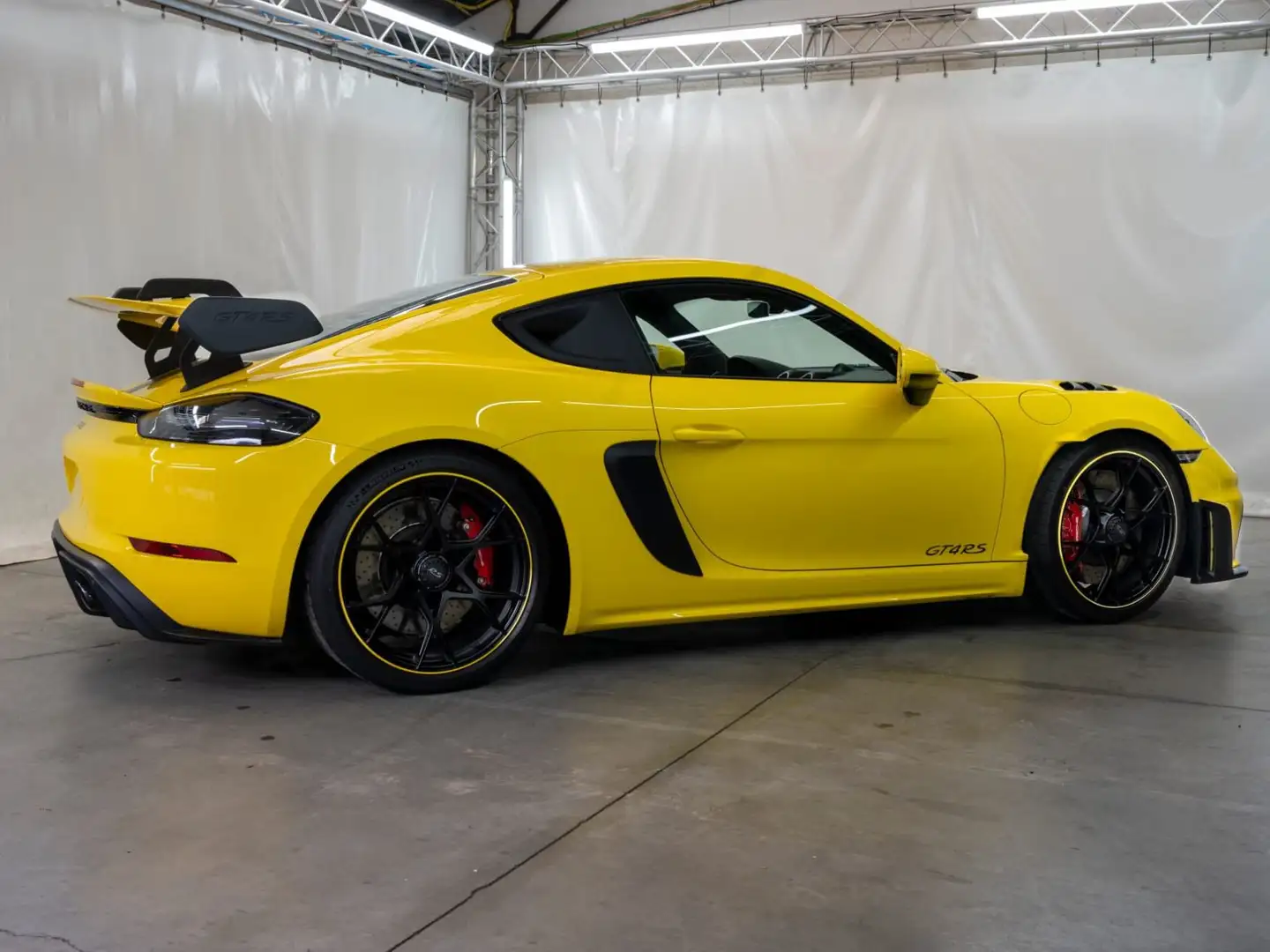 Porsche 718 Cayman GT4 RS Amarillo - 2
