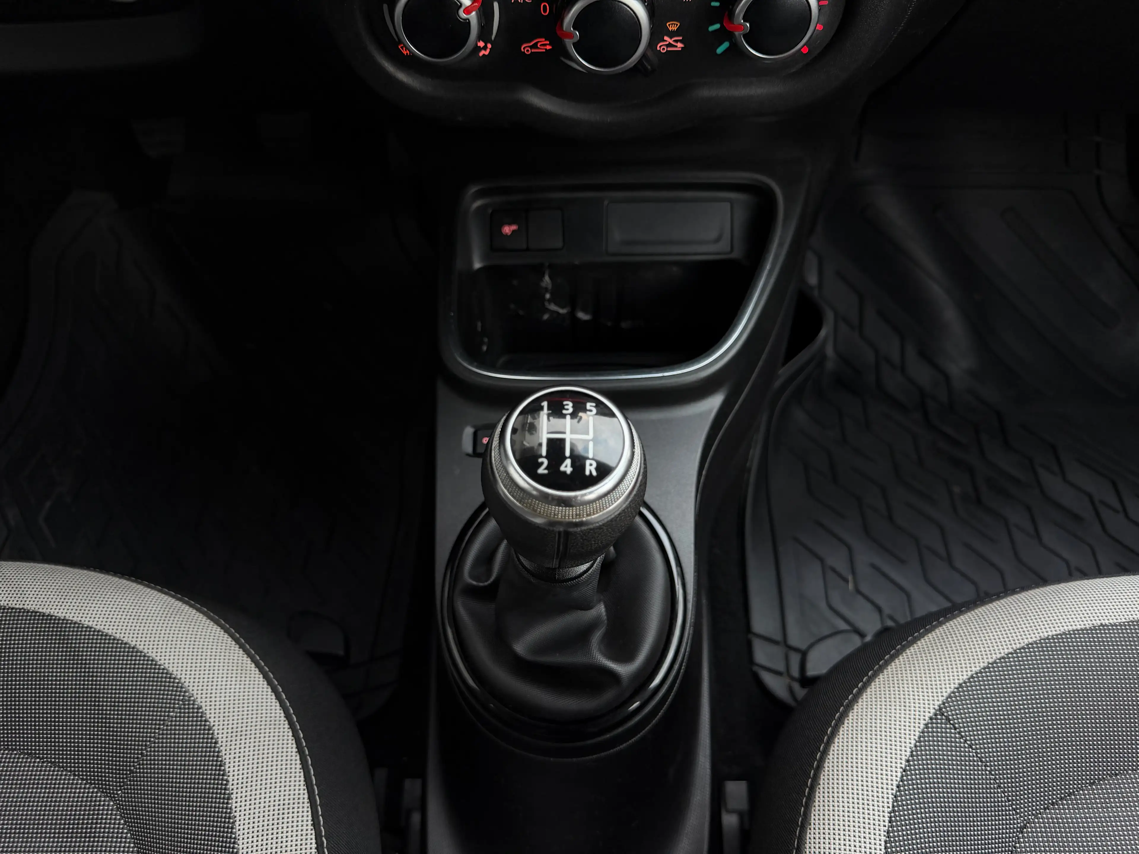 Renault Twingo Twingo 1.0 essence 2020 73 cv/ CLIM/BT/DA — photo 14