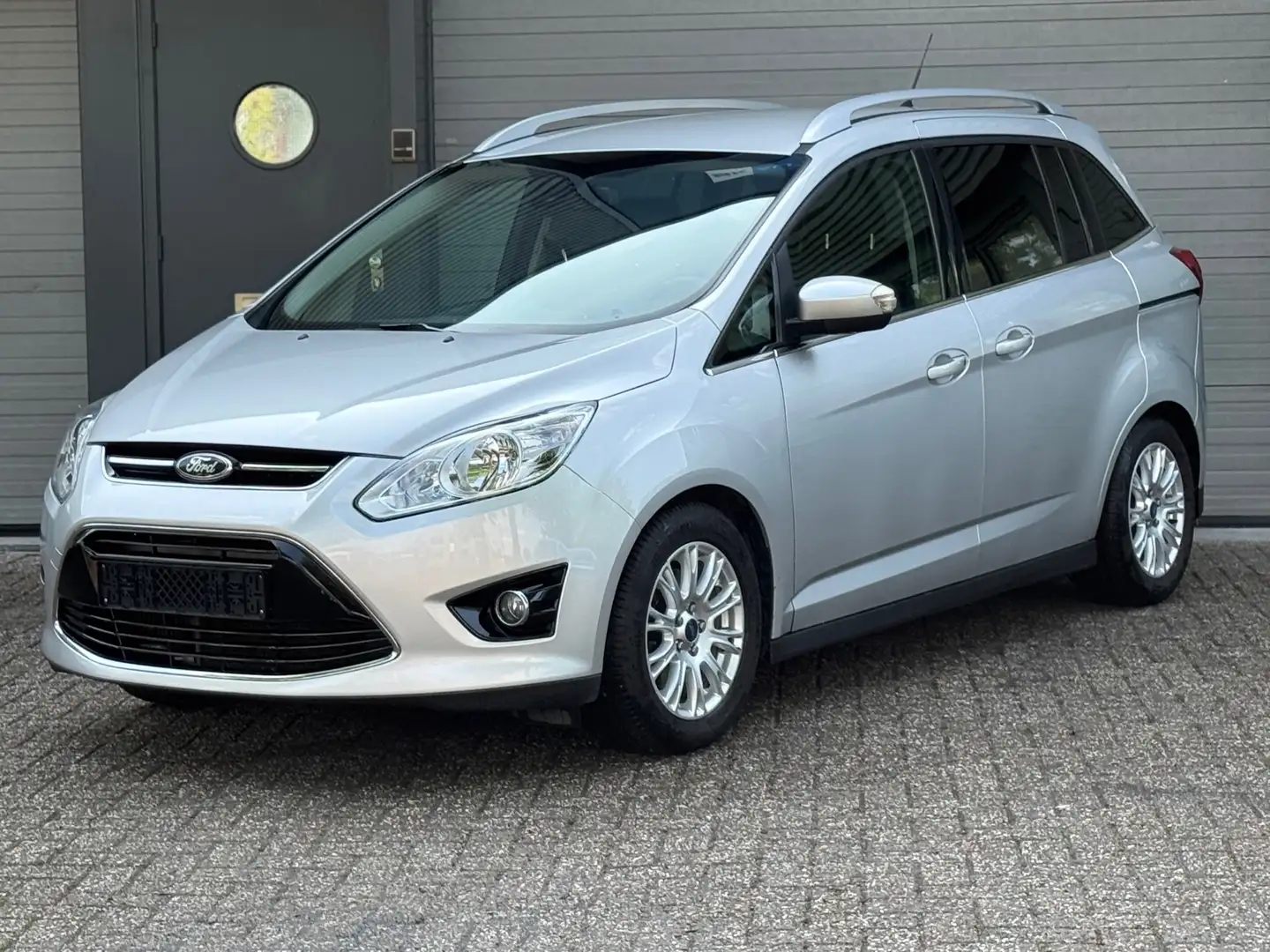 Ford Grand C-Max 1.6 TDCi Titanium Stříbrná - 1