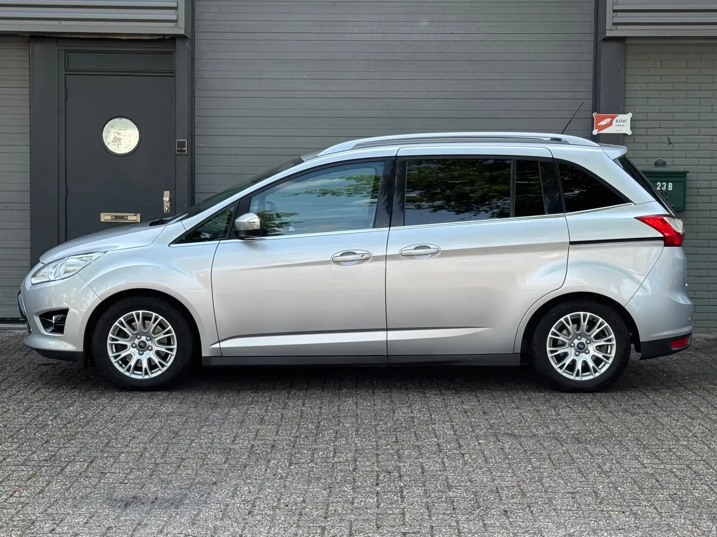 Ford Grand C-Max 1.6 TDCi Titanium Stříbrná - 2