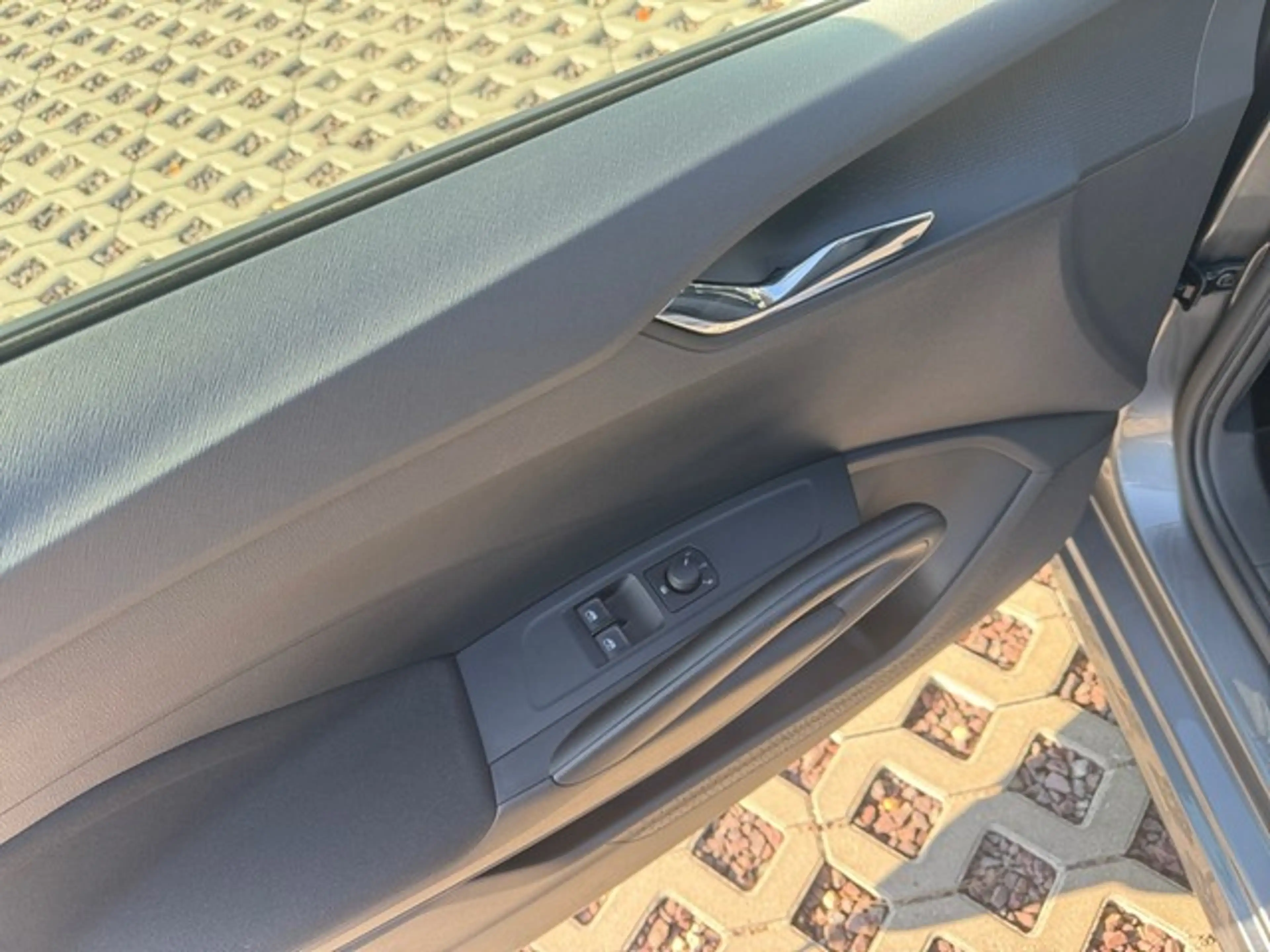 Skoda Fabia 1.0TSI Ambition+TEMPOMAT+LIGHT-ASSIST+DAB+MFL+++ — photo 11