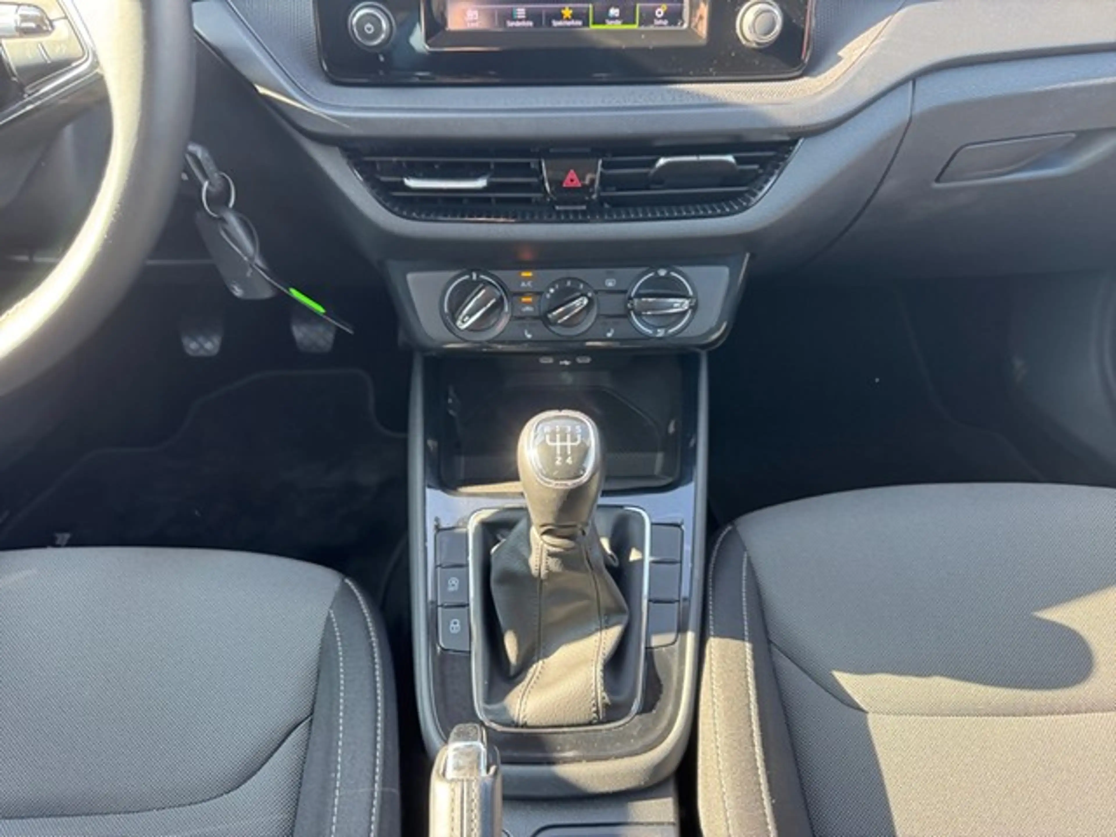 Skoda Fabia 1.0TSI Ambition+TEMPOMAT+LIGHT-ASSIST+DAB+MFL+++ — photo 15