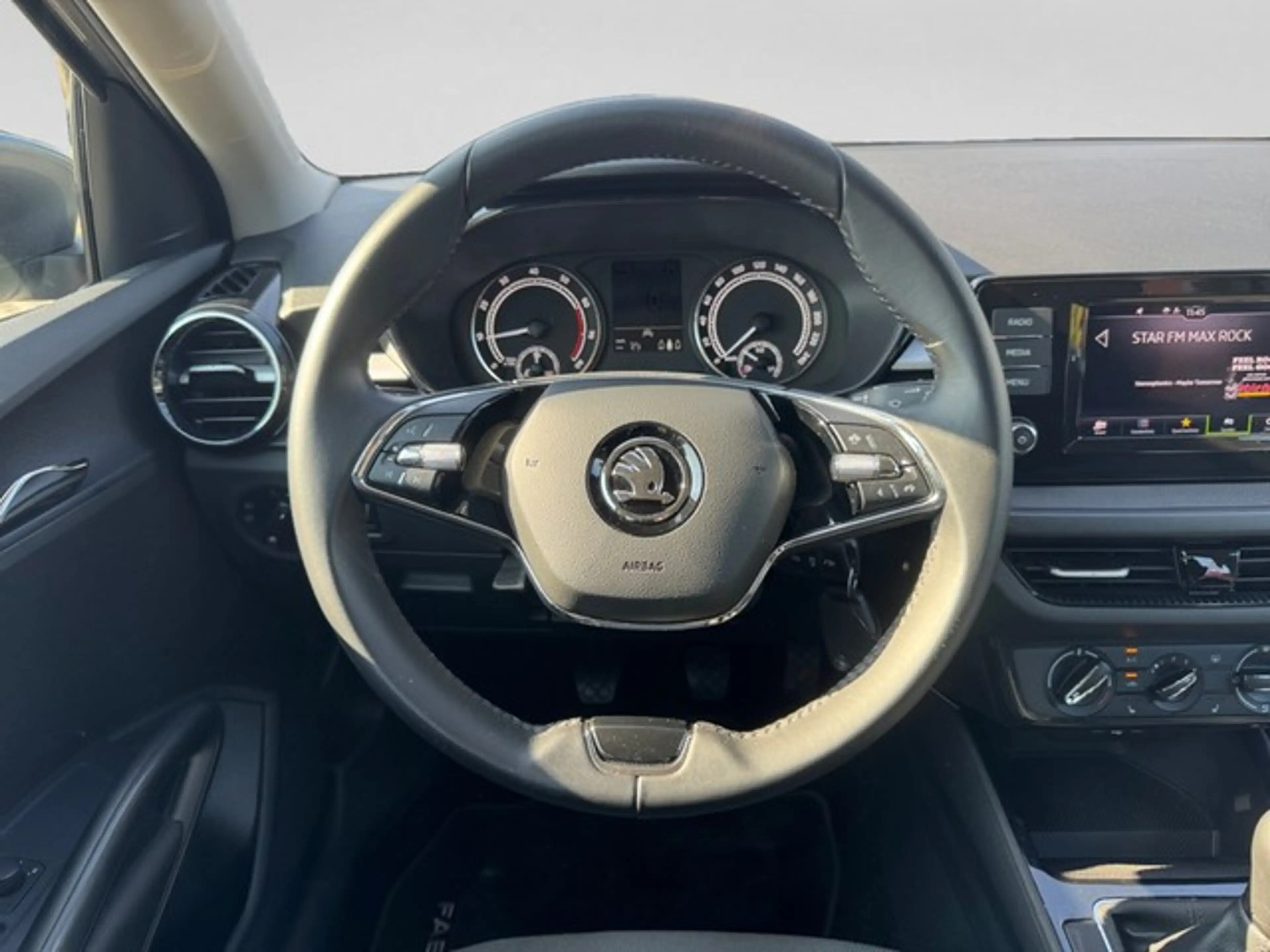 Skoda Fabia 1.0TSI Ambition+TEMPOMAT+LIGHT-ASSIST+DAB+MFL+++ — photo 13