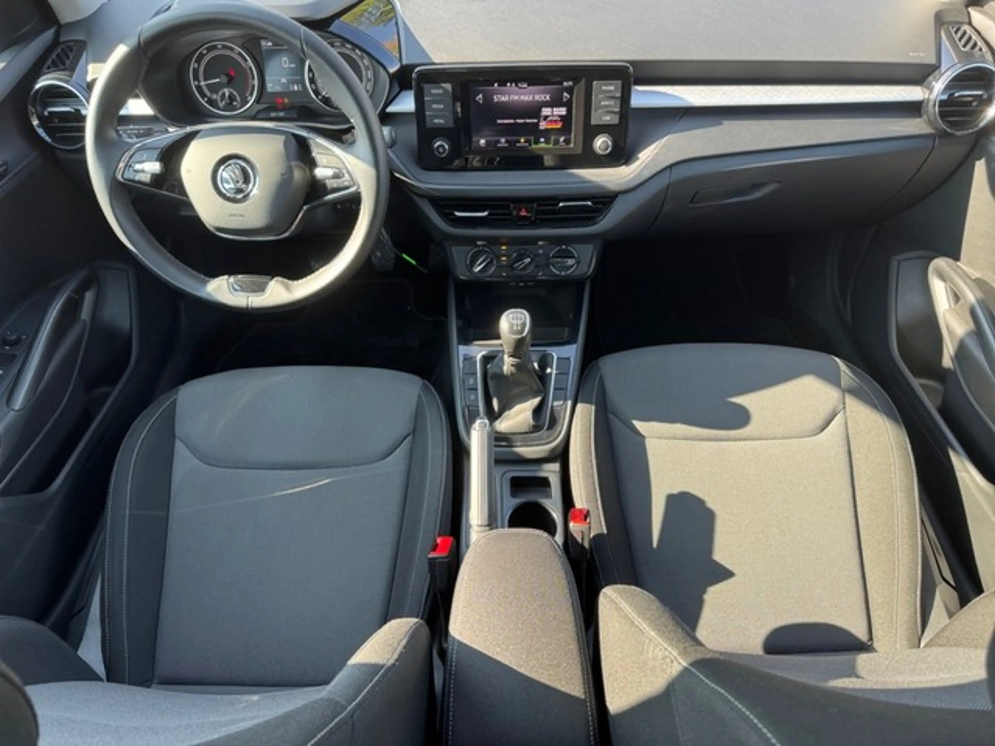 Skoda Fabia 1.0TSI Ambition+TEMPOMAT+LIGHT-ASSIST+DAB+MFL+++ — photo 12