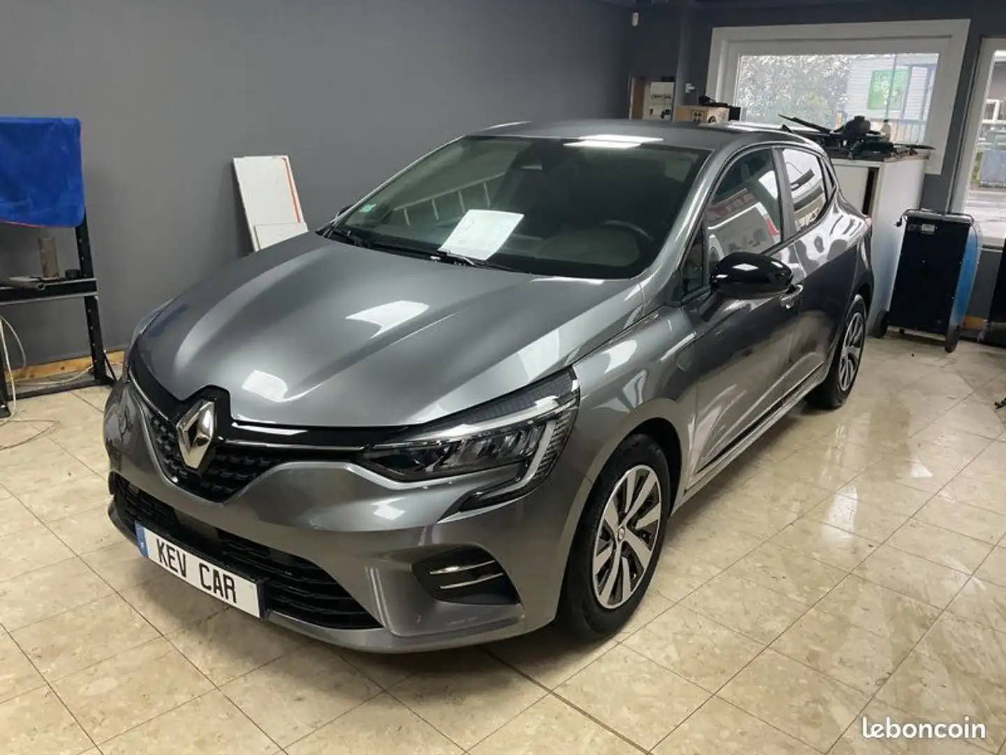Renault Clio V équilibre 22800 km garantie 12 mois Gris - 1