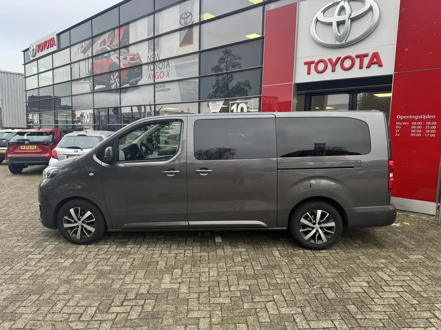Toyota Proace Verso Long 2.0 D-4D 177pk Aut Dynamic Grijs - 2