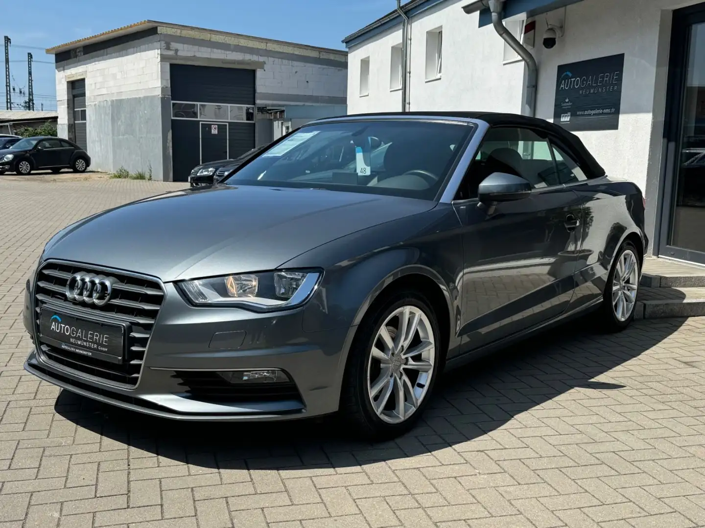 Audi A3 Cabriolet S-Tronic°SHZ°Tempomat°PDC°Navi Grau - 2