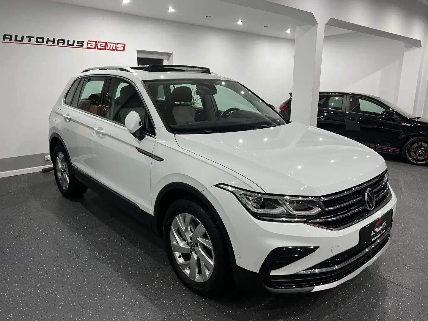 Volkswagen Tiguan 4Motion*ACC*DCC*LED*PANO*MATRIX*STHZ* Blanco - 2