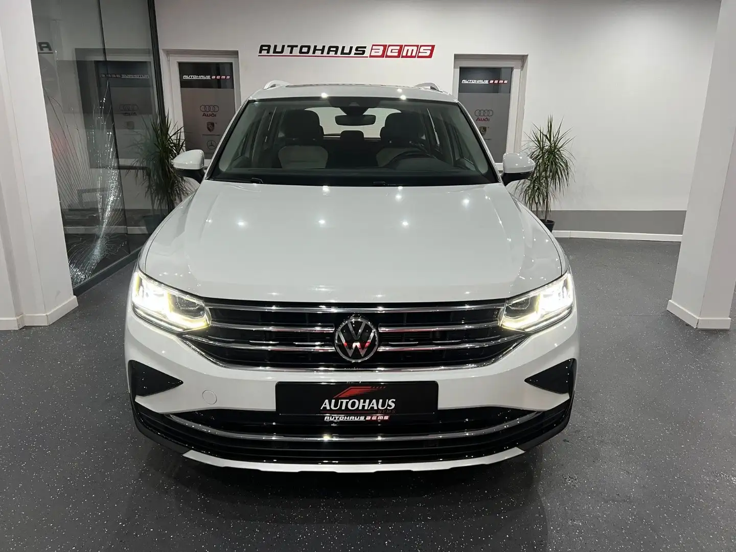 Volkswagen Tiguan 4Motion*ACC*DCC*LED*PANO*MATRIX*STHZ* Blanco - 1