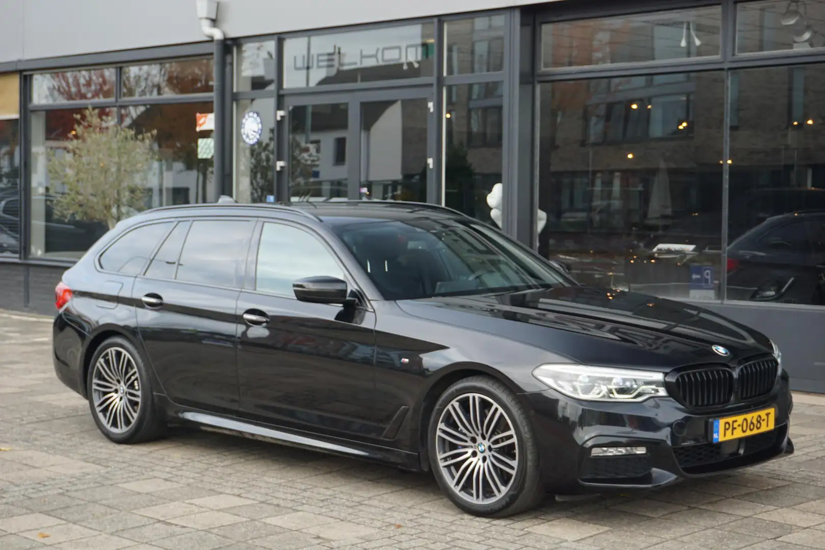 BMW 530 5-serie Touring 530i High Executive | M pakket | T Zwart - 1