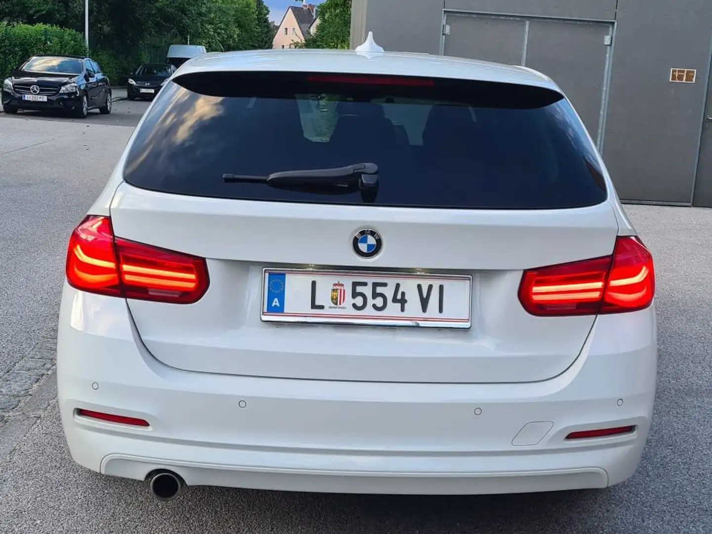 BMW 318 318d Touring Aut. Weiß - 1