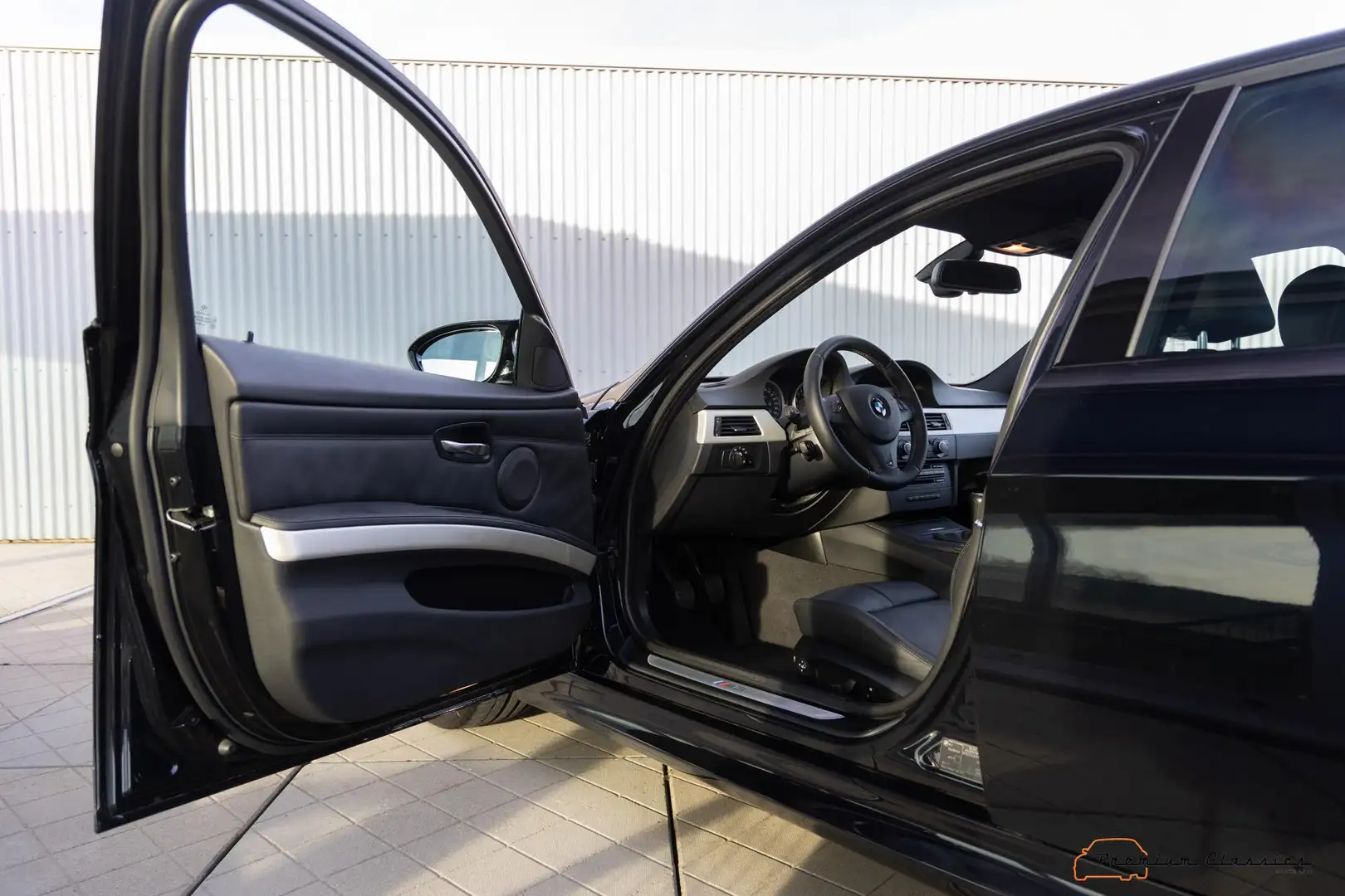 BMW M3 E90 | 49.000KM | 6-Speed | Logic7 | Comfort Access Zwart - 2