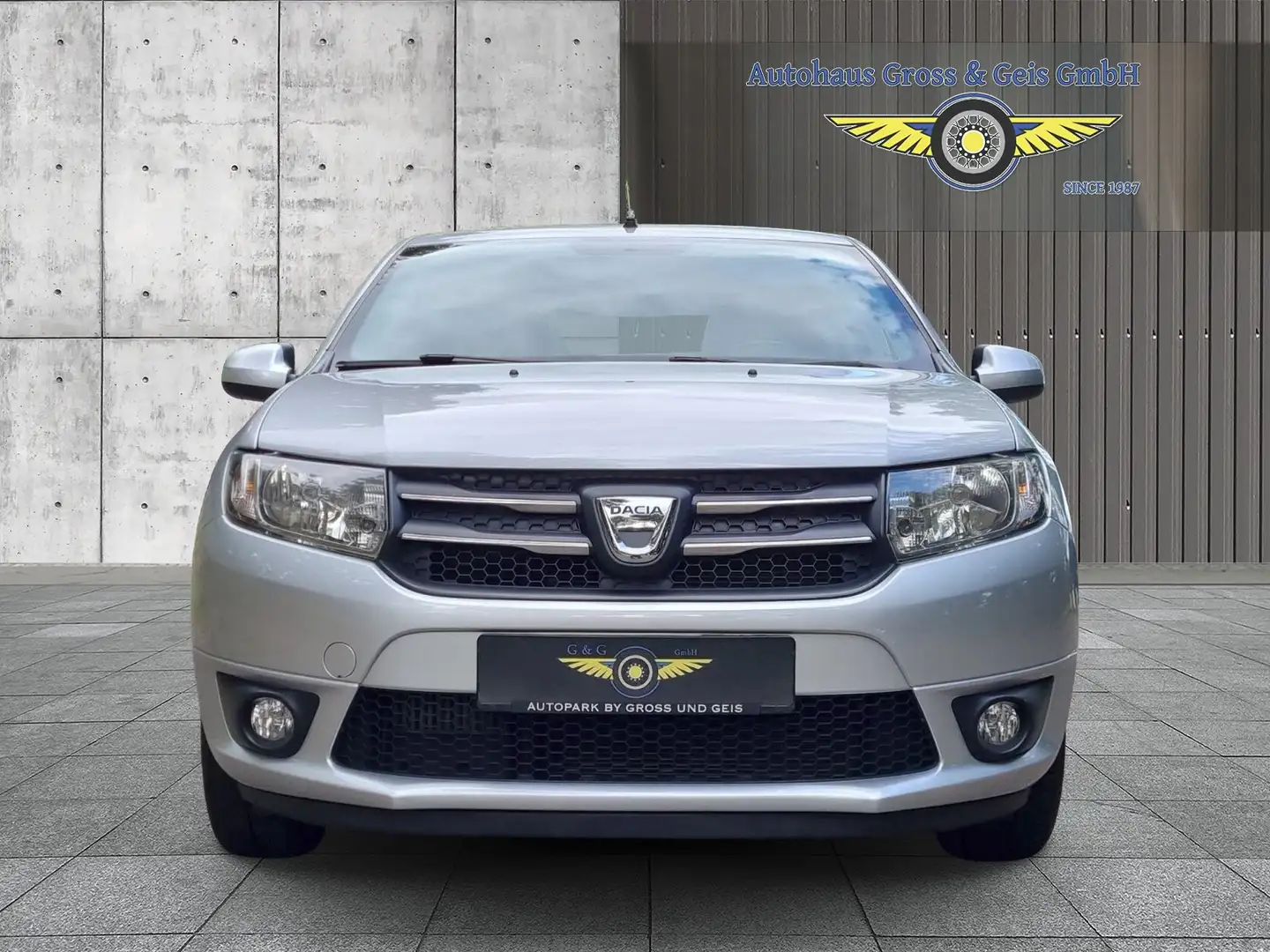 Dacia Sandero TCe 90 Laureate Grau - 1