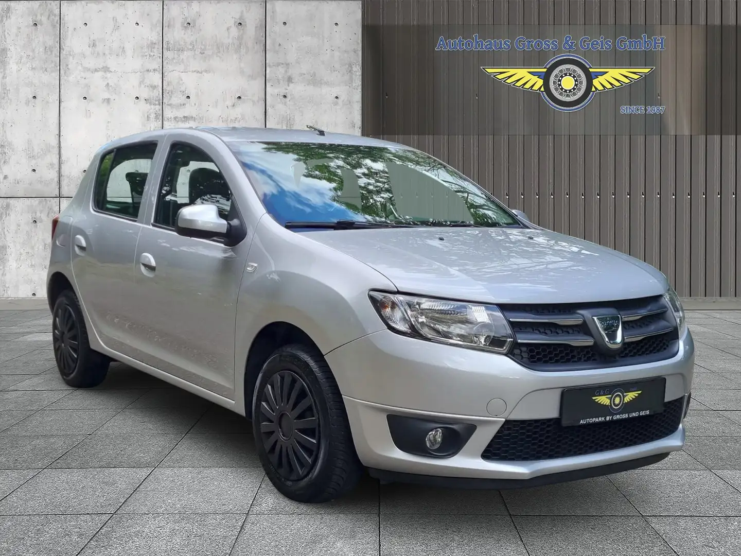 Dacia Sandero TCe 90 Laureate Grau - 2