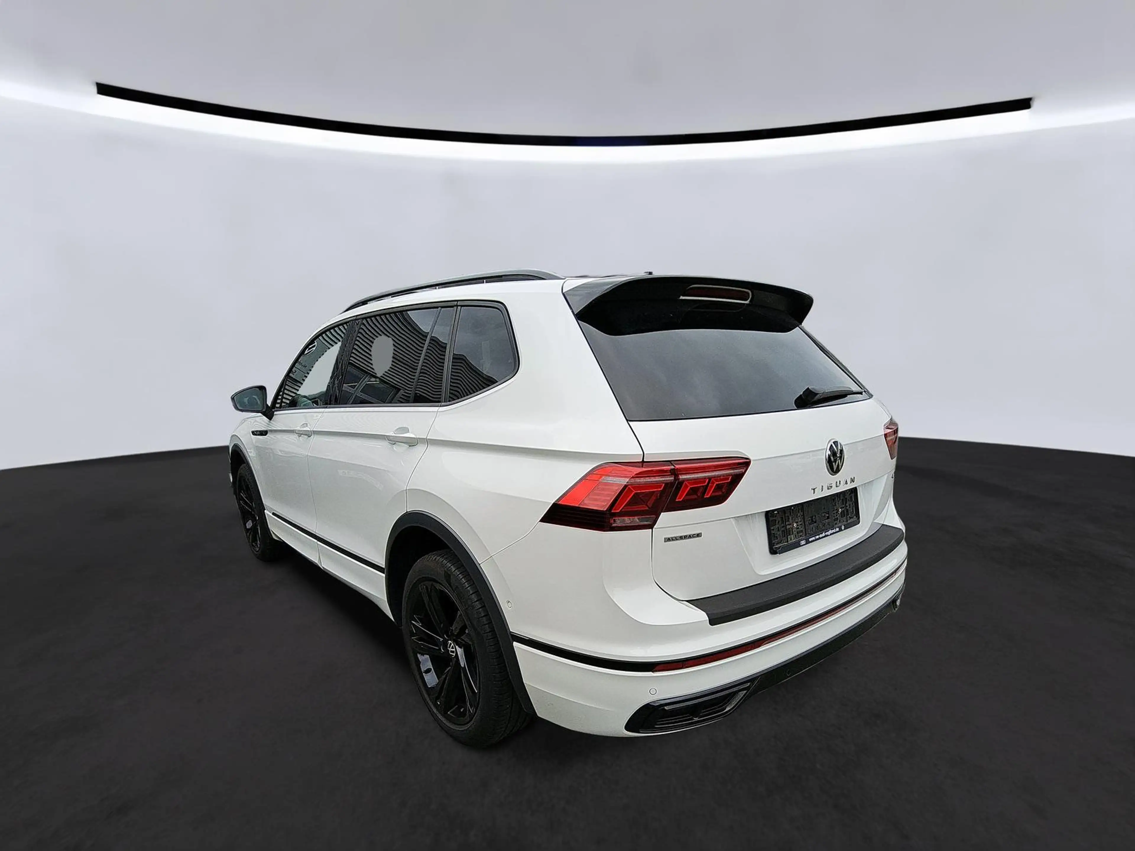 Volkswagen Tiguan Allspace R-Line 4MO*PANO*AHK*APP*360*HUD* — photo 3