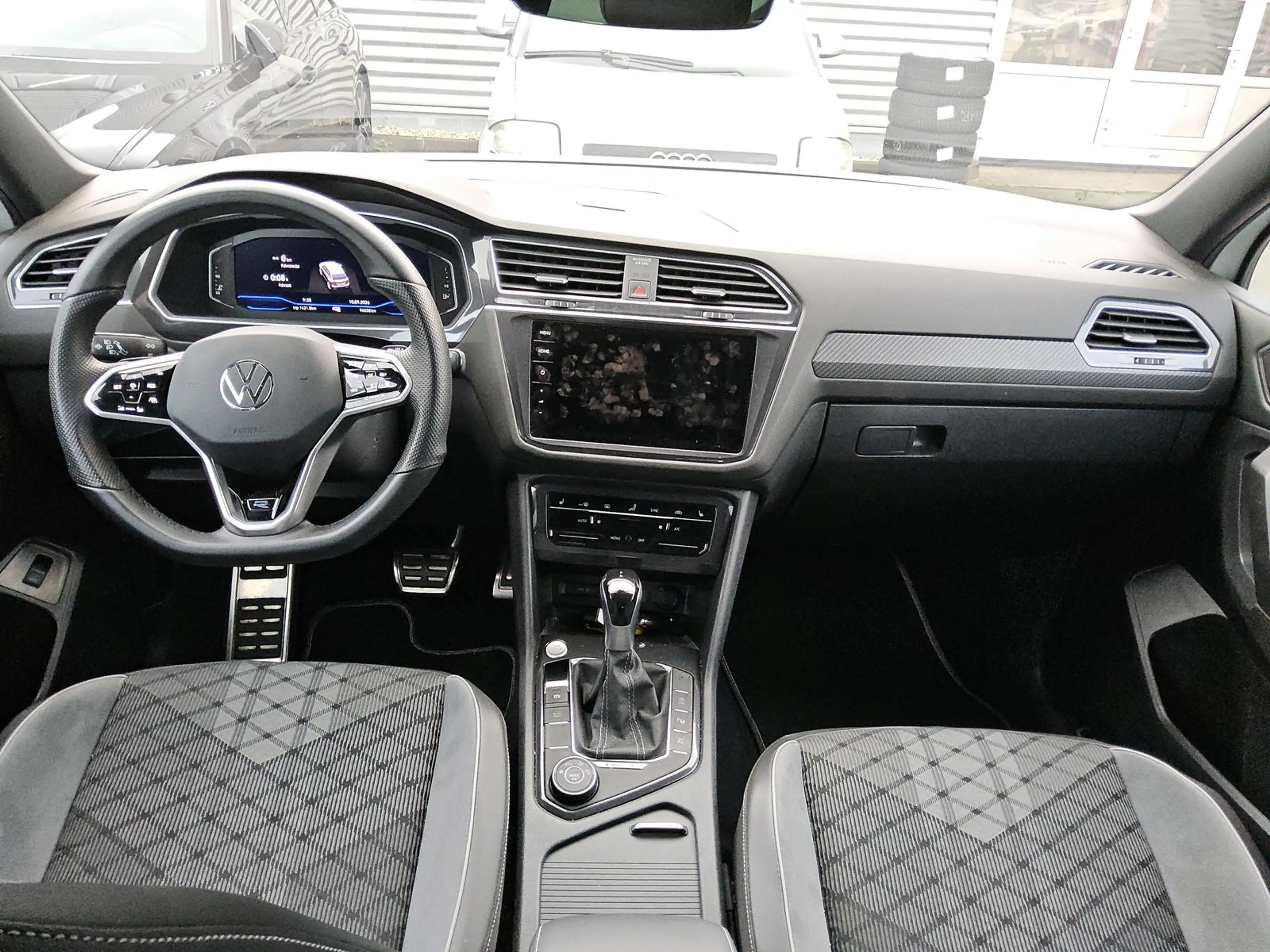 Volkswagen Tiguan Allspace R-Line 4MO*PANO*AHK*APP*360*HUD* — photo 4