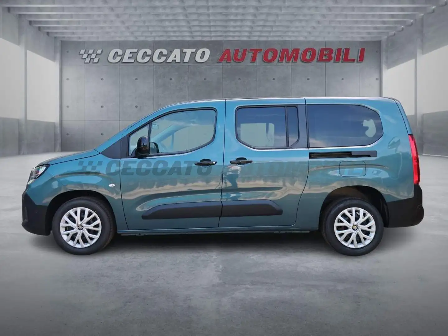 Fiat Doblo Doblo Passo Lungo 1.5 d Doblo 130cv auto Blu/Azzurro - 2