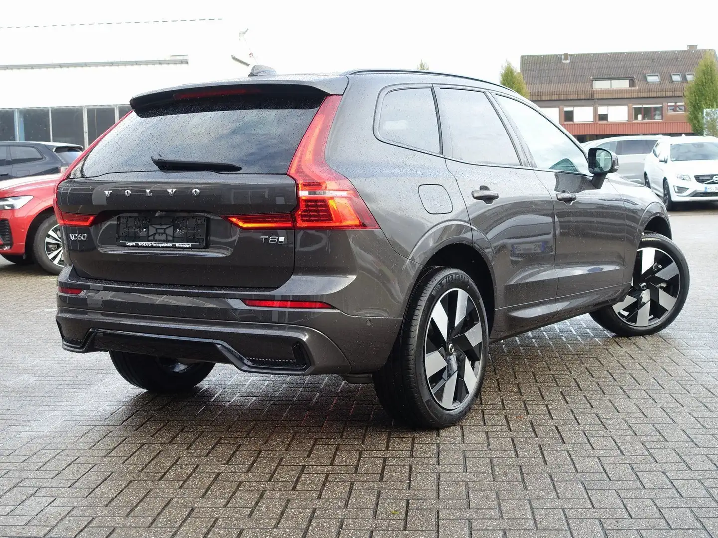 Volvo XC60 Plus Dark T8 AWD Plug-in Hybrid/360°Cam/LED Grau - 2