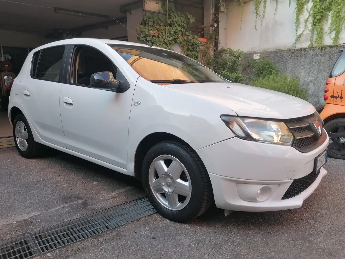 Dacia Sandero GPL  1.2 Laureate 75cv nessuna limitazione Blanc - 1