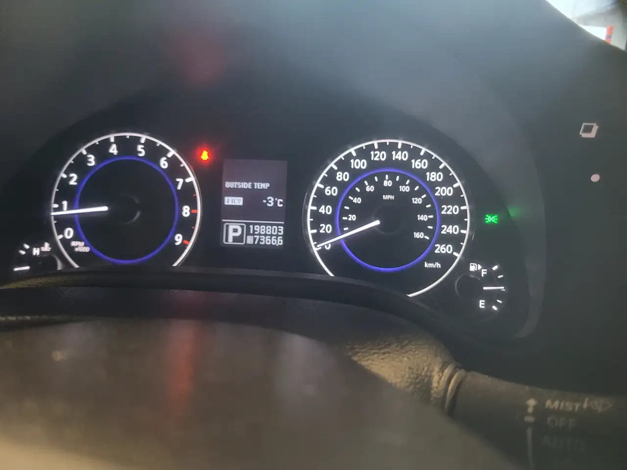 Infiniti Q60 снимка Infiniti Q60