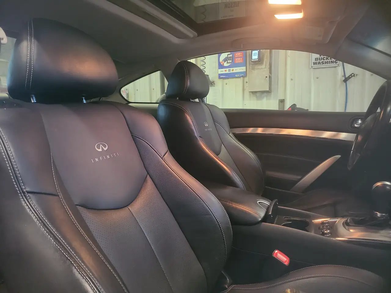 Infiniti Q60 снимка Infiniti Q60