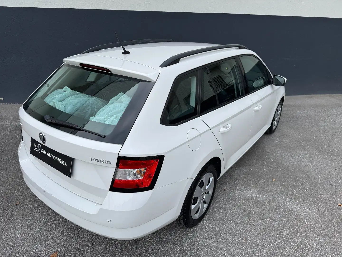 Skoda Fabia **KLIMA*PICKERL*8 FACH BEREIFT** Weiß - 2