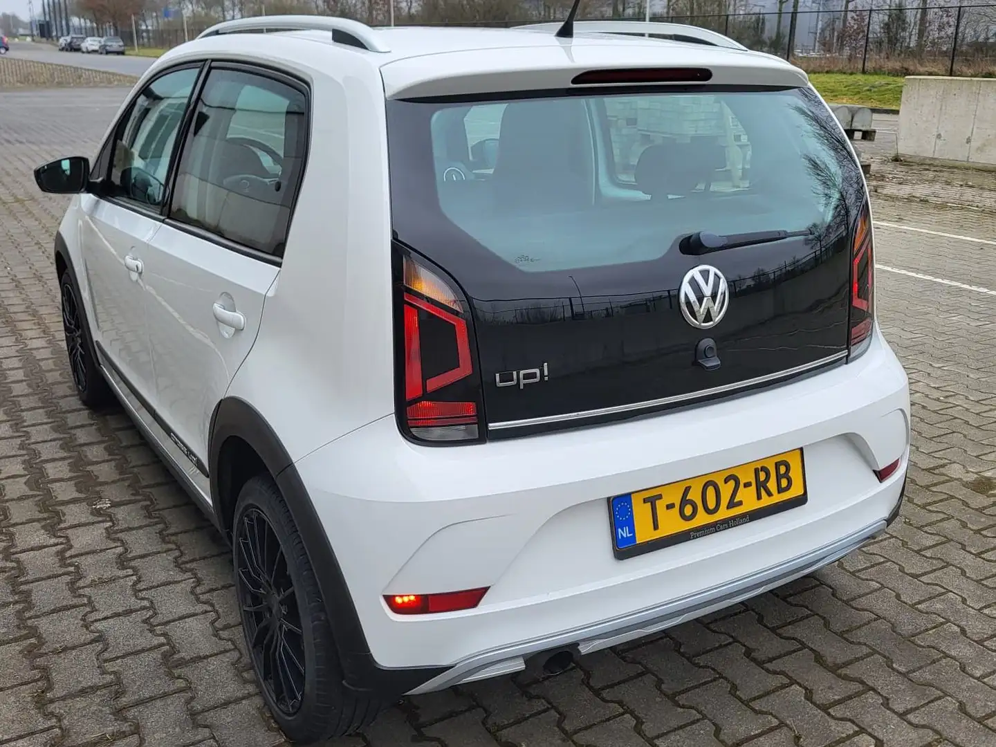 Volkswagen up! up! 1.0 BMT beats Wit - 1