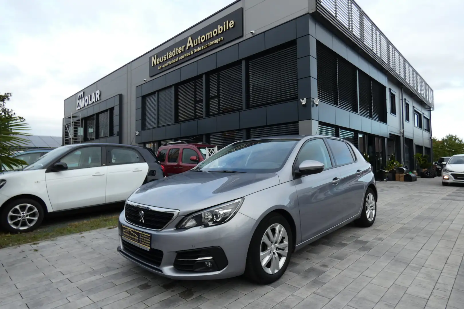 Peugeot 308 Active Automatik- Model 2020  Tiptronic Grau - 1