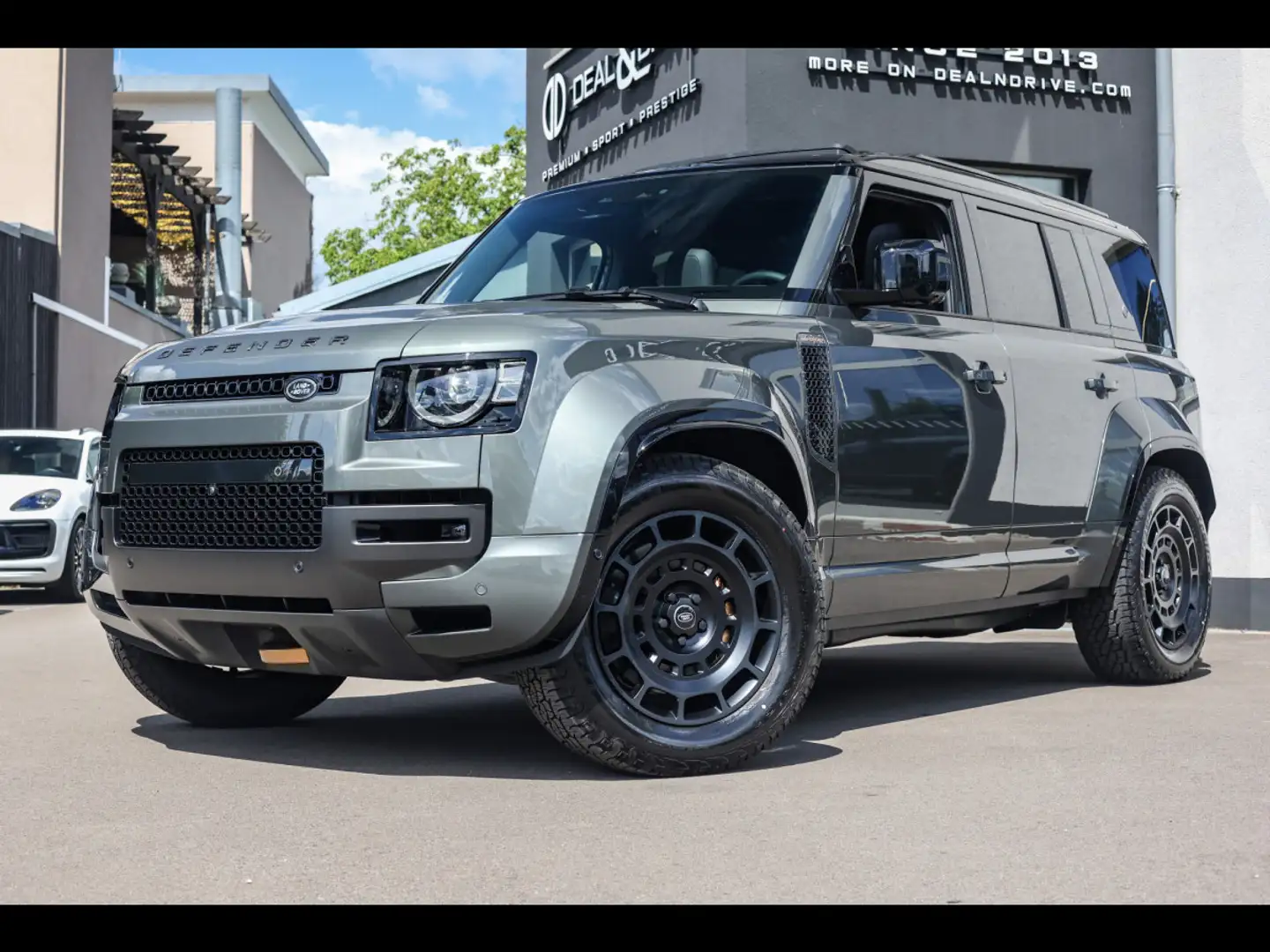 Land Rover Defender 110 V8 P635 OCTA AWD EDITION ONE°MY25°FAROE GREEN Vert - 1